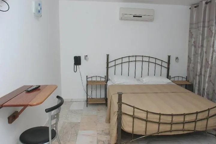Residencial Nazare Bed and Breakfast Praia 2*,