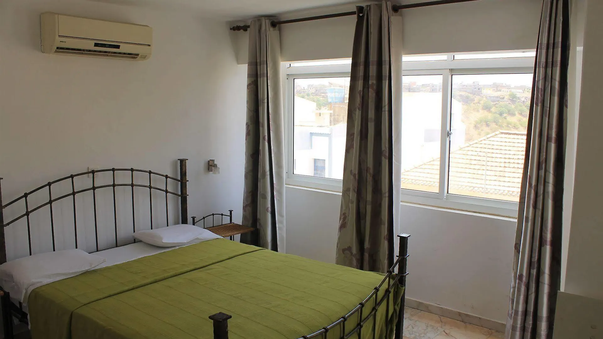 Residencial Nazare Bed and Breakfast Praia 2*,